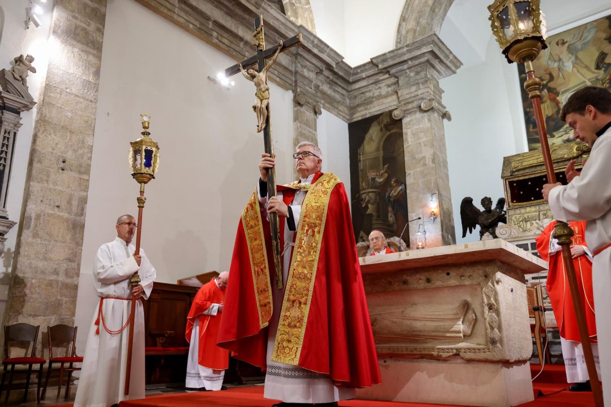 Zadar: Služba Muke Gospodnje u katedrali Sv. Stošije