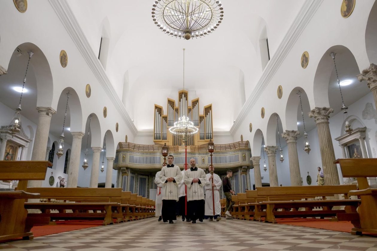 Zadar: Služba Muke Gospodnje u katedrali Sv. Stošije