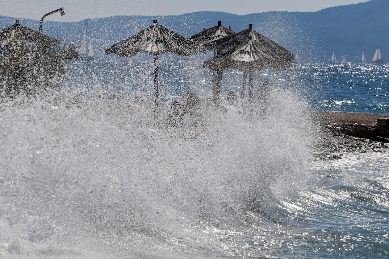 Zadar: Jesenski dan na plaži Kolovare Zadar: Jesenski dan na plaži Kolovare
