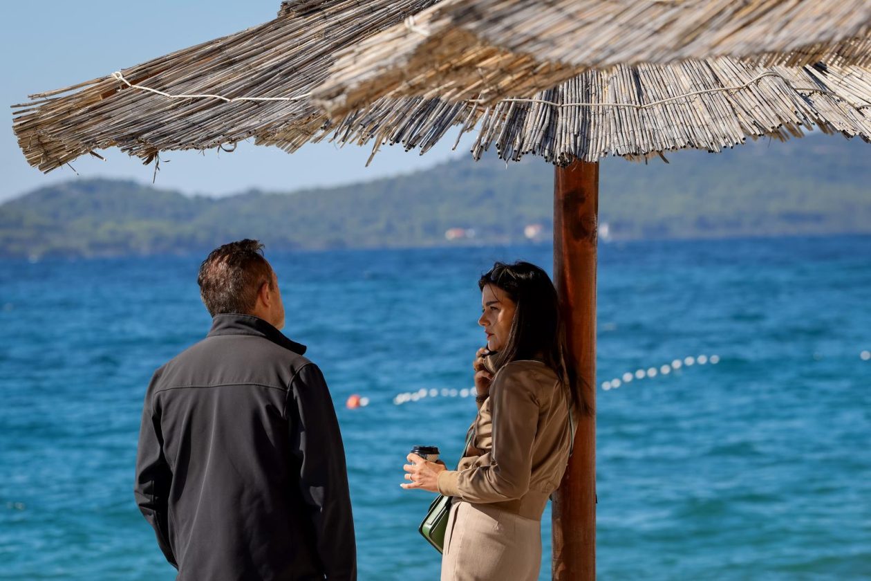 Zadar: Jesenski dan na plaži Kolovare Zadar: Jesenski dan na plaži Kolovare