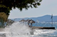 Zadar: Jesenski dan na plaži Kolovare Zadar: Jesenski dan na plaži Kolovare