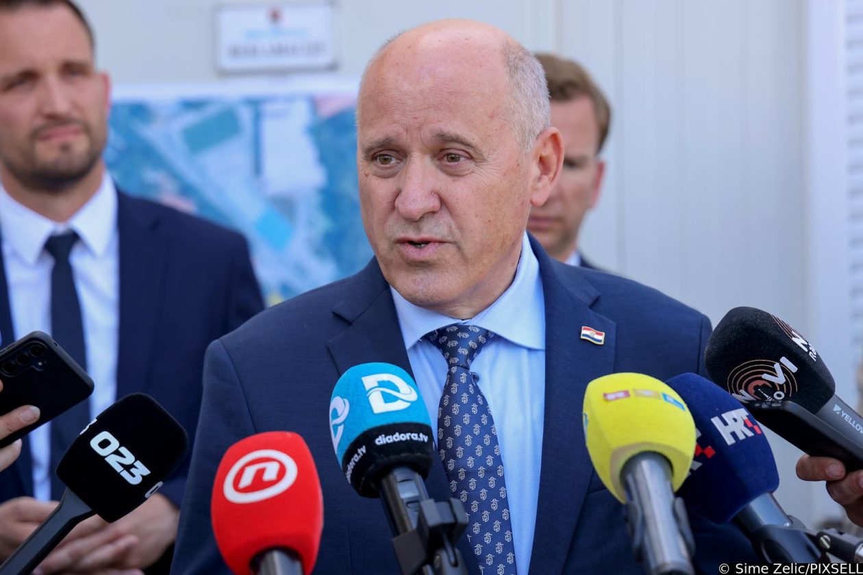 Zadar: Potpredsjednik Vlade i ministar prostornog uređenja, graditeljstva i državne imovine Branko Bačić boravo je u radnom posjetu Zadarskoj županiji Zadar: Potpredsjednik Vlade i ministar prostornog uređenja, graditeljstva i državne imovine Branko Bačić boravo je u radnom posjetu Zadarskoj županiji