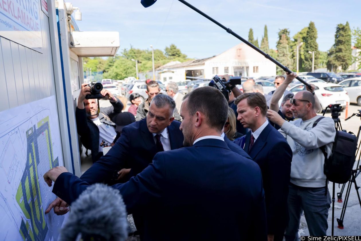 Zadar: Potpredsjednik Vlade i ministar prostornog uređenja, graditeljstva i državne imovine Branko Bačić boravo je u radnom posjetu Zadarskoj županiji Zadar: Potpredsjednik Vlade i ministar prostornog uređenja, graditeljstva i državne imovine Branko Bačić boravo je u radnom posjetu Zadarskoj županiji