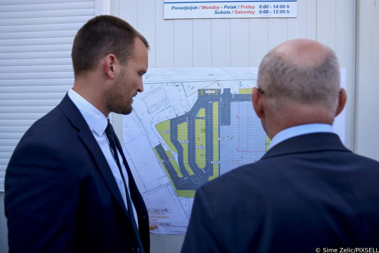 Zadar: Potpredsjednik Vlade i ministar prostornog uređenja, graditeljstva i državne imovine Branko Bačić boravo je u radnom posjetu Zadarskoj županiji Zadar: Potpredsjednik Vlade i ministar prostornog uređenja, graditeljstva i državne imovine Branko Bačić boravo je u radnom posjetu Zadarskoj županiji