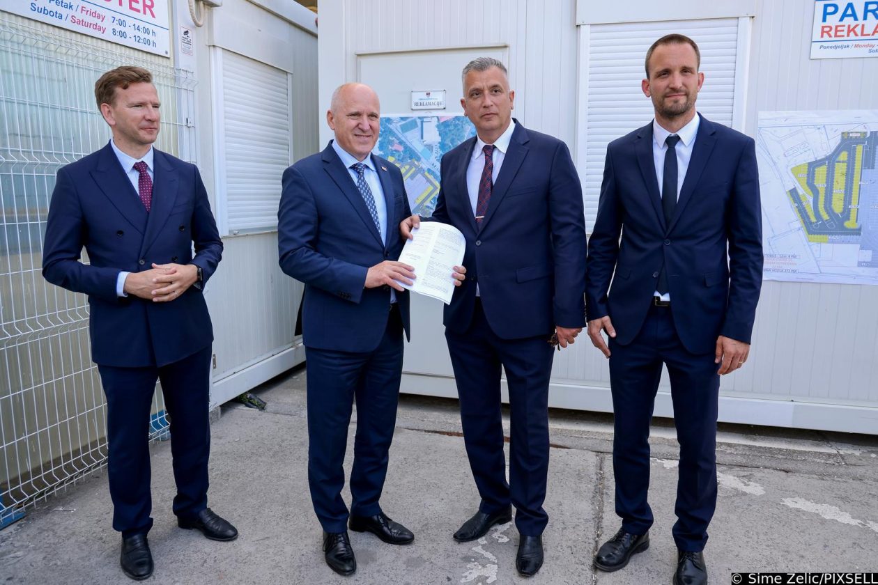 Zadar: Potpredsjednik Vlade i ministar prostornog uređenja, graditeljstva i državne imovine Branko Bačić boravo je u radnom posjetu Zadarskoj županiji Zadar: Potpredsjednik Vlade i ministar prostornog uređenja, graditeljstva i državne imovine Branko Bačić boravo je u radnom posjetu Zadarskoj županiji