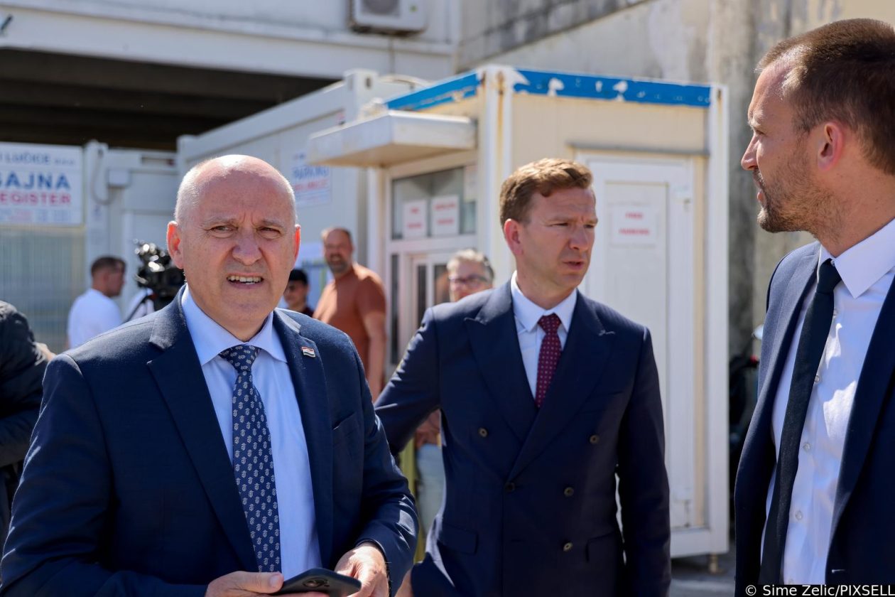 Zadar: Potpredsjednik Vlade i ministar prostornog uređenja, graditeljstva i državne imovine Branko Bačić boravo je u radnom posjetu Zadarskoj županiji Zadar: Potpredsjednik Vlade i ministar prostornog uređenja, graditeljstva i državne imovine Branko Bačić boravo je u radnom posjetu Zadarskoj županiji