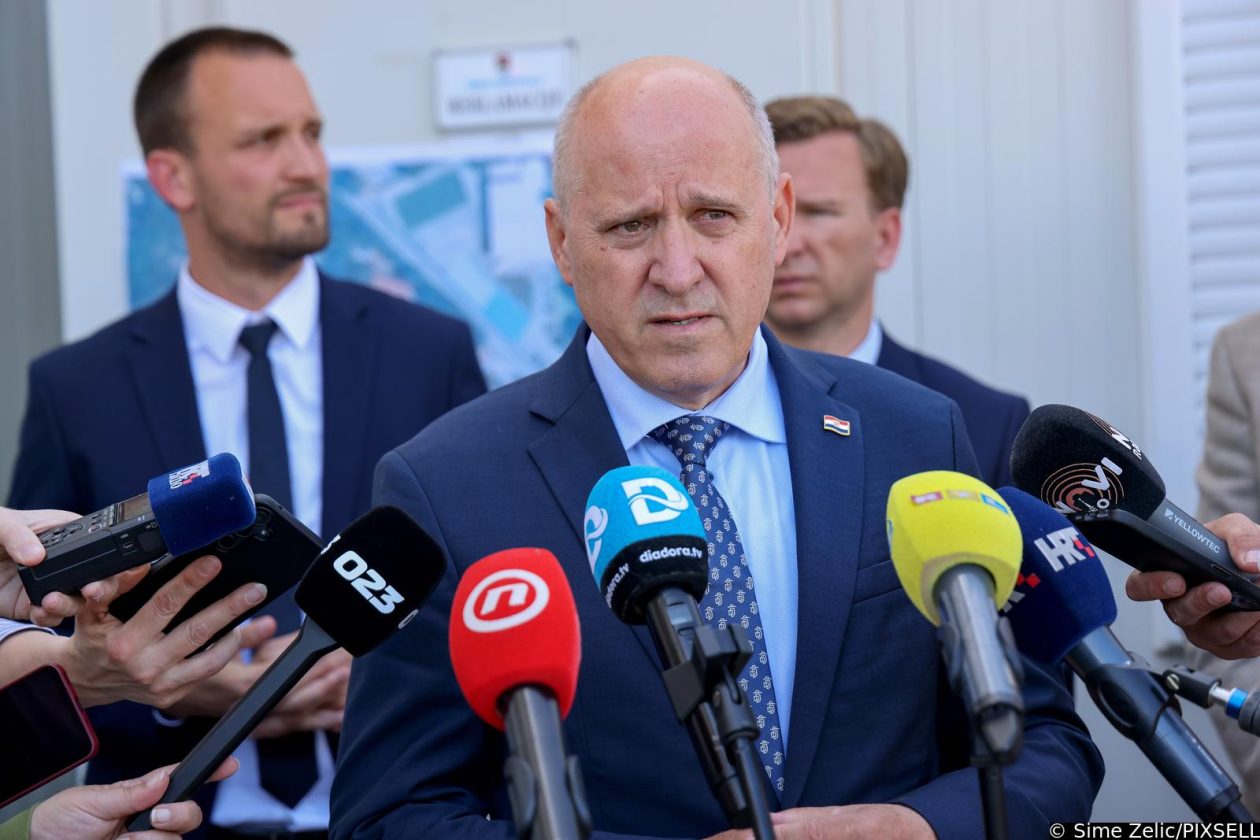 Zadar: Potpredsjednik Vlade i ministar prostornog uređenja, graditeljstva i državne imovine Branko Bačić boravo je u radnom posjetu Zadarskoj županiji Zadar: Potpredsjednik Vlade i ministar prostornog uređenja, graditeljstva i državne imovine Branko Bačić boravo je u radnom posjetu Zadarskoj županiji