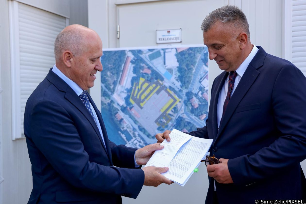 Zadar: Potpredsjednik Vlade i ministar prostornog uređenja, graditeljstva i državne imovine Branko Bačić boravo je u radnom posjetu Zadarskoj županiji Zadar: Potpredsjednik Vlade i ministar prostornog uređenja, graditeljstva i državne imovine Branko Bačić boravo je u radnom posjetu Zadarskoj županiji