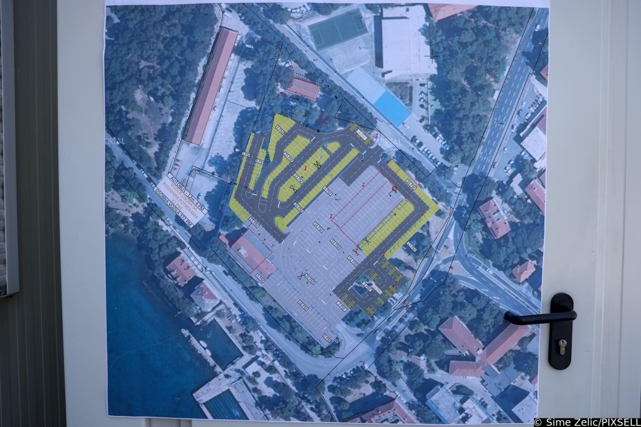 Zadar: Potpredsjednik Vlade i ministar prostornog uređenja, graditeljstva i državne imovine Branko Bačić boravo je u radnom posjetu Zadarskoj županiji Zadar: Potpredsjednik Vlade i ministar prostornog uređenja, graditeljstva i državne imovine Branko Bačić boravo je u radnom posjetu Zadarskoj županiji