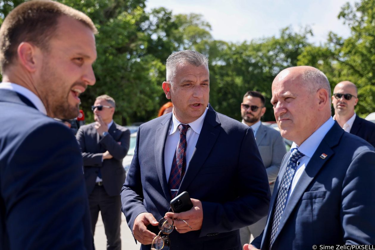 Zadar: Potpredsjednik Vlade i ministar prostornog uređenja, graditeljstva i državne imovine Branko Bačić boravo je u radnom posjetu Zadarskoj županiji Zadar: Potpredsjednik Vlade i ministar prostornog uređenja, graditeljstva i državne imovine Branko Bačić boravo je u radnom posjetu Zadarskoj županiji