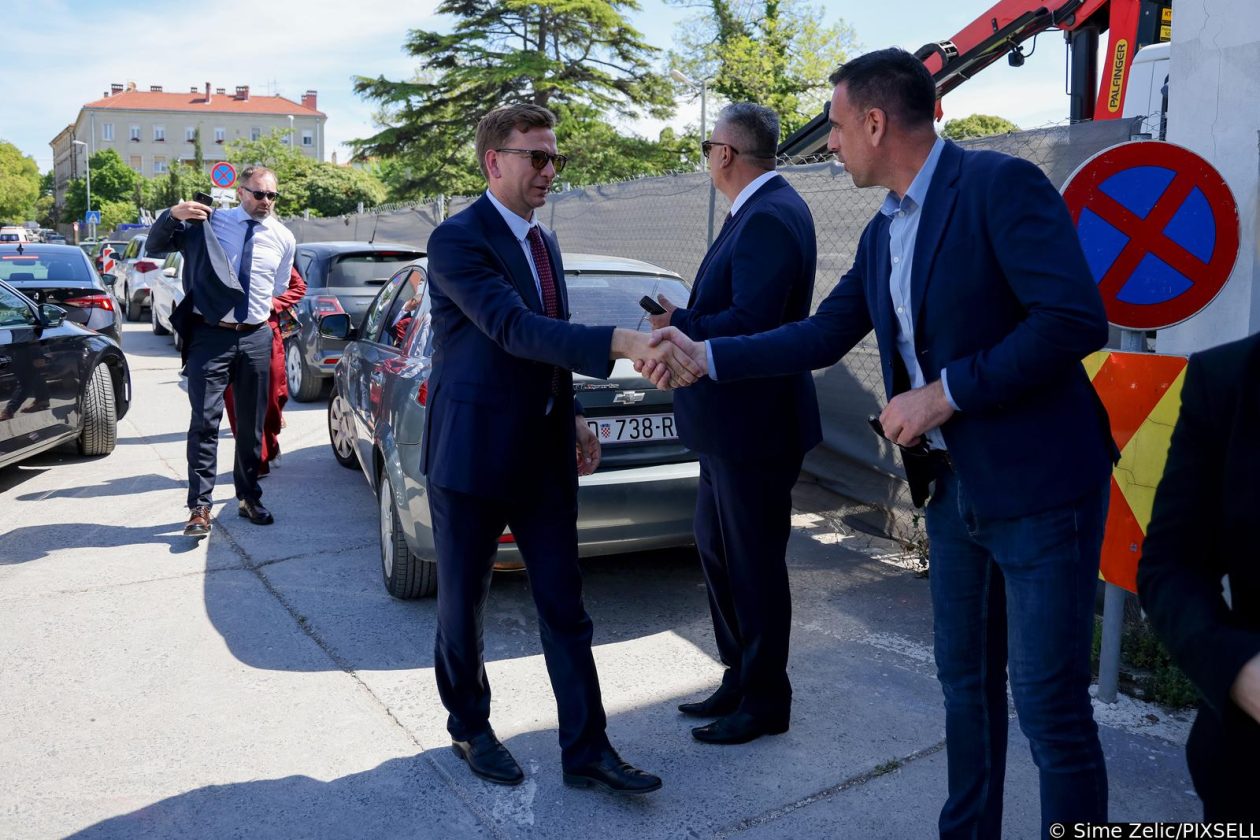 Zadar: Potpredsjednik Vlade i ministar prostornog uređenja, graditeljstva i državne imovine Branko Bačić boravo je u radnom posjetu Zadarskoj županiji Zadar: Potpredsjednik Vlade i ministar prostornog uređenja, graditeljstva i državne imovine Branko Bačić boravo je u radnom posjetu Zadarskoj županiji