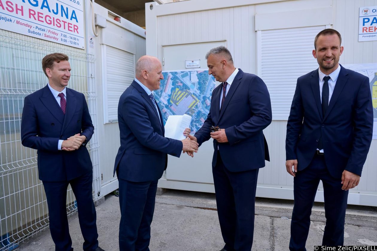 Zadar: Potpredsjednik Vlade i ministar prostornog uređenja, graditeljstva i državne imovine Branko Bačić boravo je u radnom posjetu Zadarskoj županiji Zadar: Potpredsjednik Vlade i ministar prostornog uređenja, graditeljstva i državne imovine Branko Bačić boravo je u radnom posjetu Zadarskoj županiji
