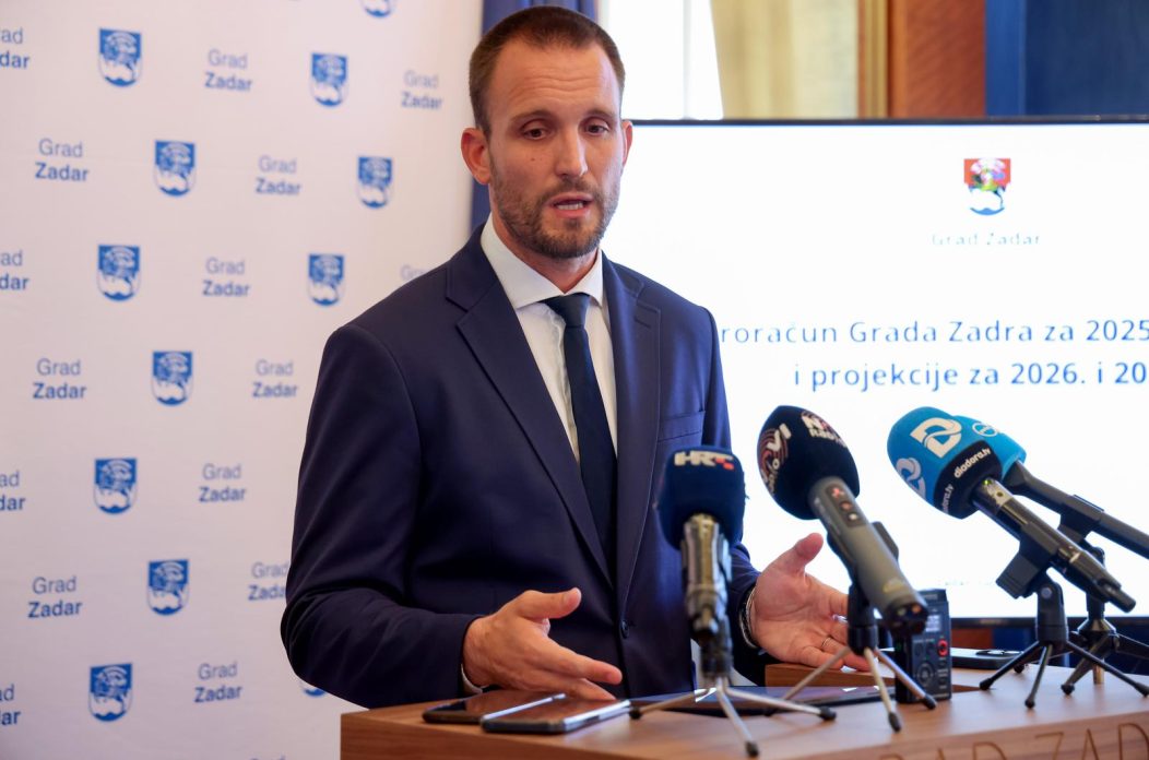 Zadar: Gradonačelnik Šime Erlić predstavio prijedlog proračuna Grada Zadra za 2025. godinu Zadar: Gradonačelnik Šime Erlić predstavio prijedlog proračuna Grada Zadra za 2025. godinu