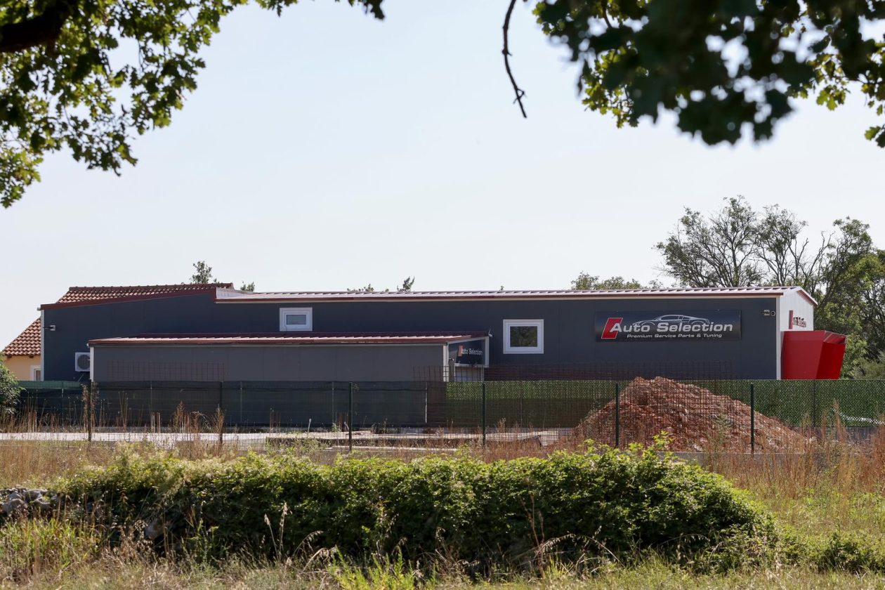 Briševo: Ozlijeđen vlasnik autosalona u pucnjavi, očevid je u tijeku