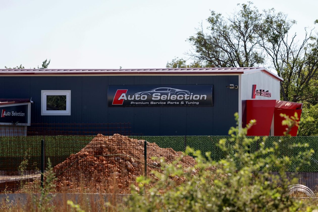 Briševo: Ozlijeđen vlasnik autosalona u pucnjavi, očevid je u tijeku