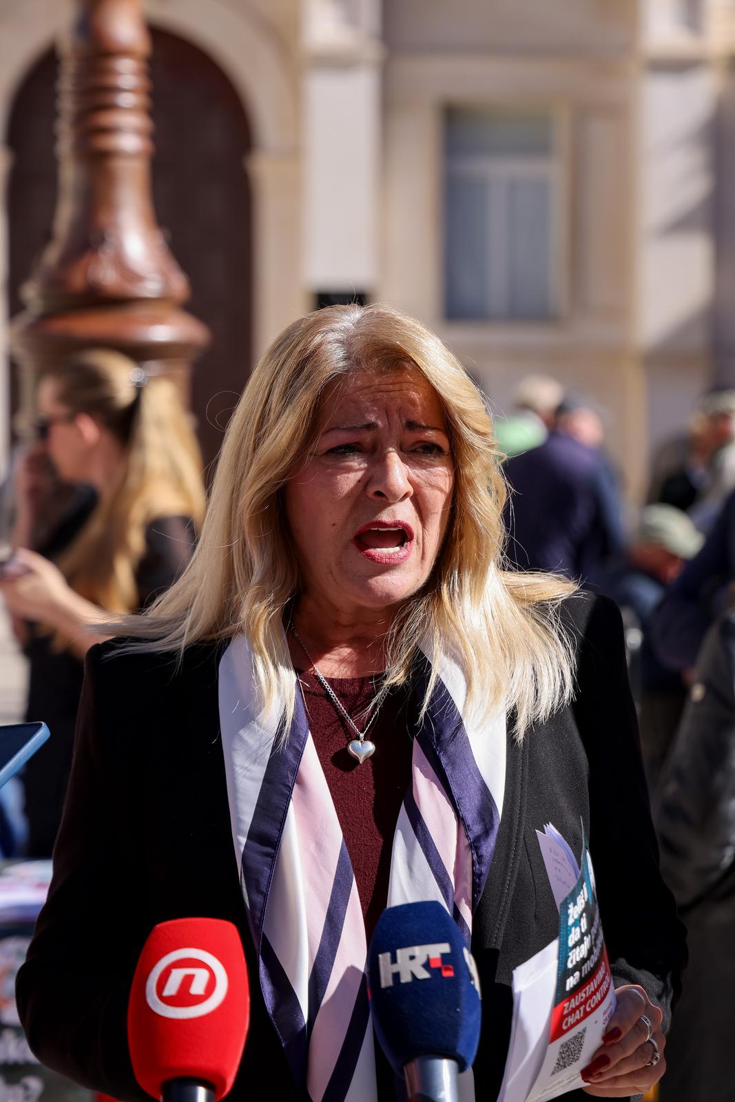 SDP na Narodnom trgu organizirao prikupljanje potpisa za peticiju “Protiv špijuniranja građana. Zaštita djece DA, masovni nadzor NE!”