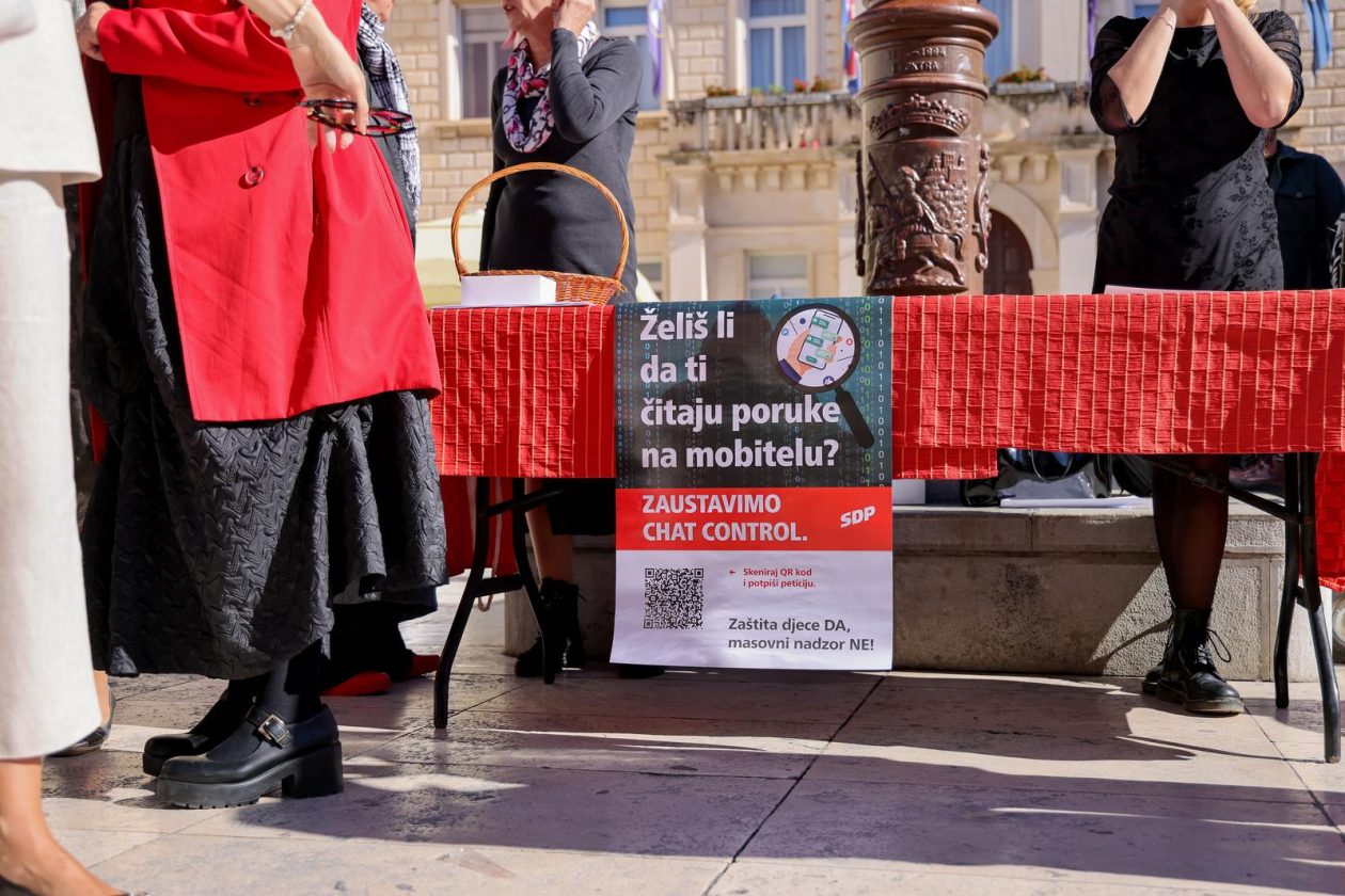 SDP na Narodnom trgu organizirao prikupljanje potpisa za peticiju “Protiv špijuniranja građana. Zaštita djece DA, masovni nadzor NE!”