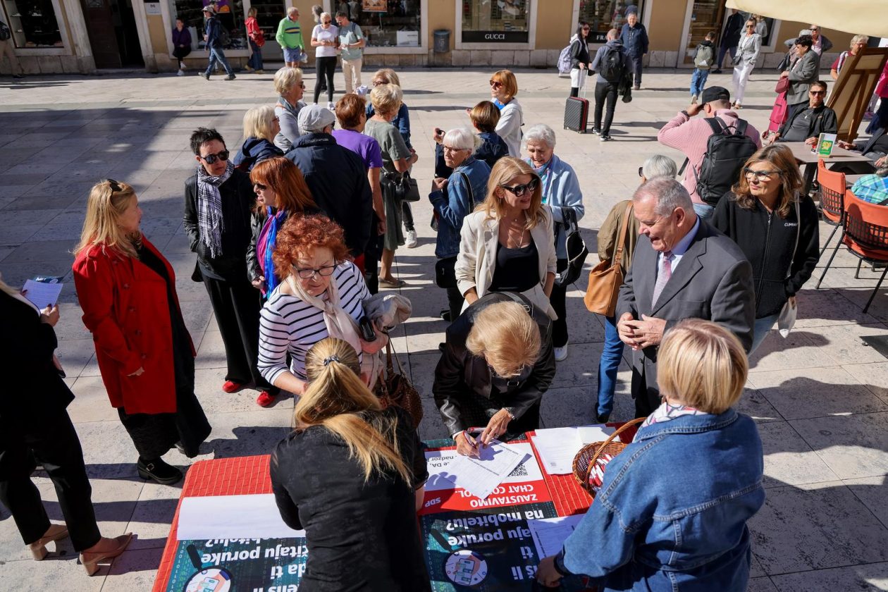 SDP na Narodnom trgu organizirao prikupljanje potpisa za peticiju “Protiv špijuniranja građana. Zaštita djece DA, masovni nadzor NE!”