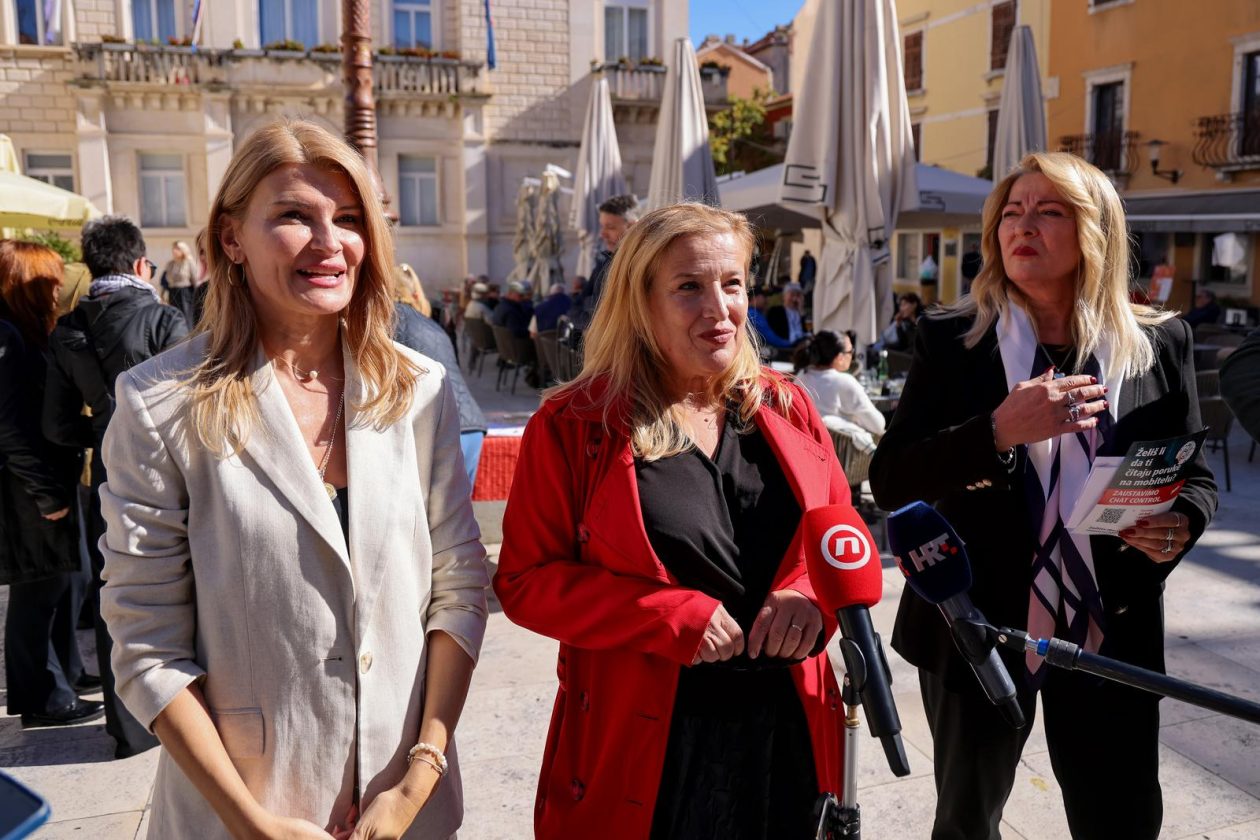 SDP na Narodnom trgu organizirao prikupljanje potpisa za peticiju “Protiv špijuniranja građana. Zaštita djece DA, masovni nadzor NE!”