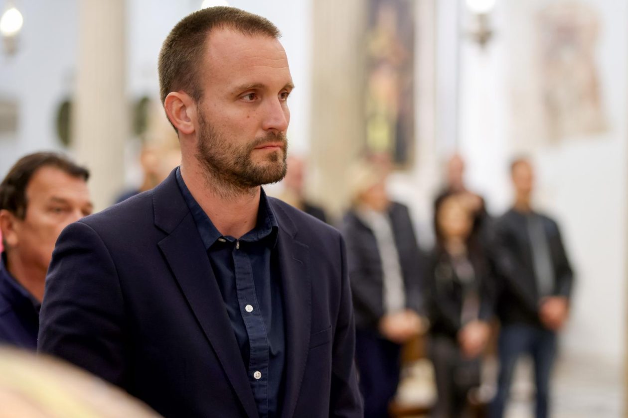 Zadar: Polaganje svijeća i vijenca na spomeniku poginulim braniteljima