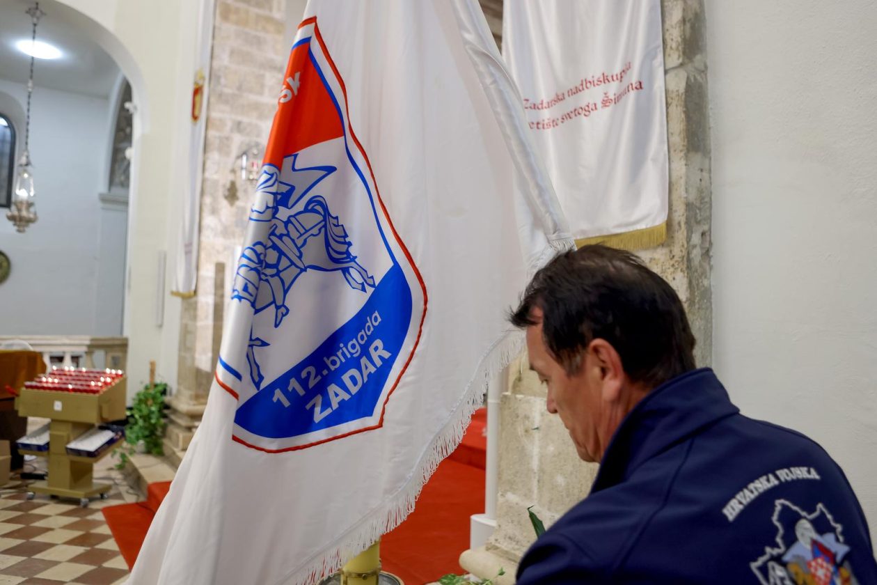 Zadar: Polaganje svijeća i vijenca na spomeniku poginulim braniteljima