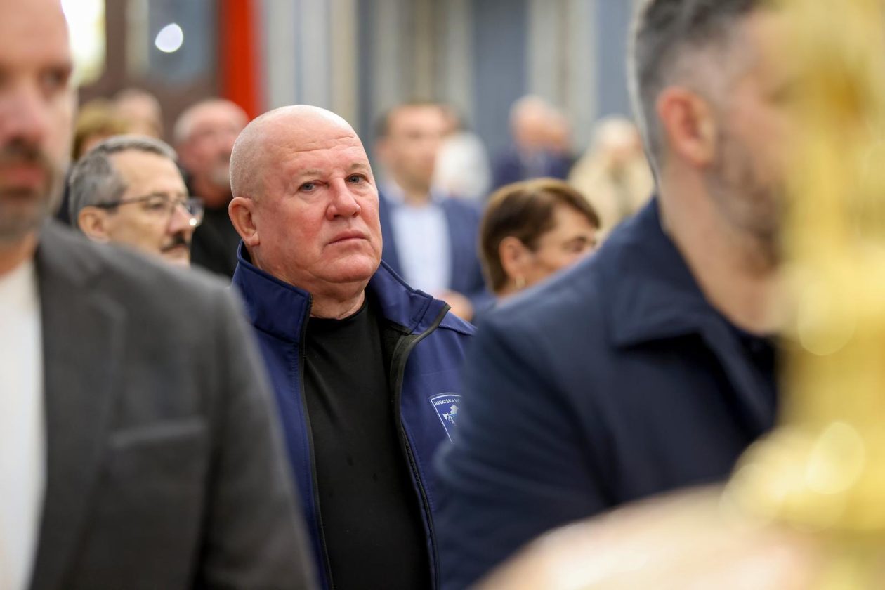 Zadar: Polaganje svijeća i vijenca na spomeniku poginulim braniteljima