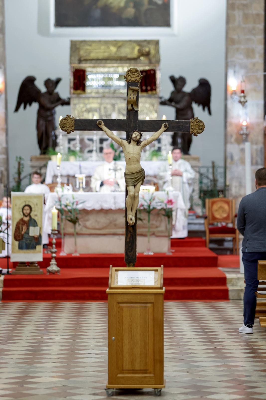 Zadar: Polaganje svijeća i vijenca na spomeniku poginulim braniteljima