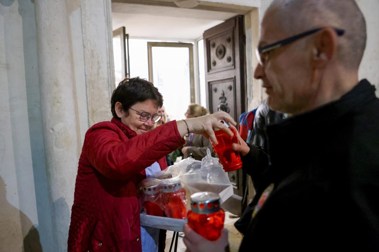 Zadar: Polaganje svijeća i vijenca na spomeniku poginulim braniteljima