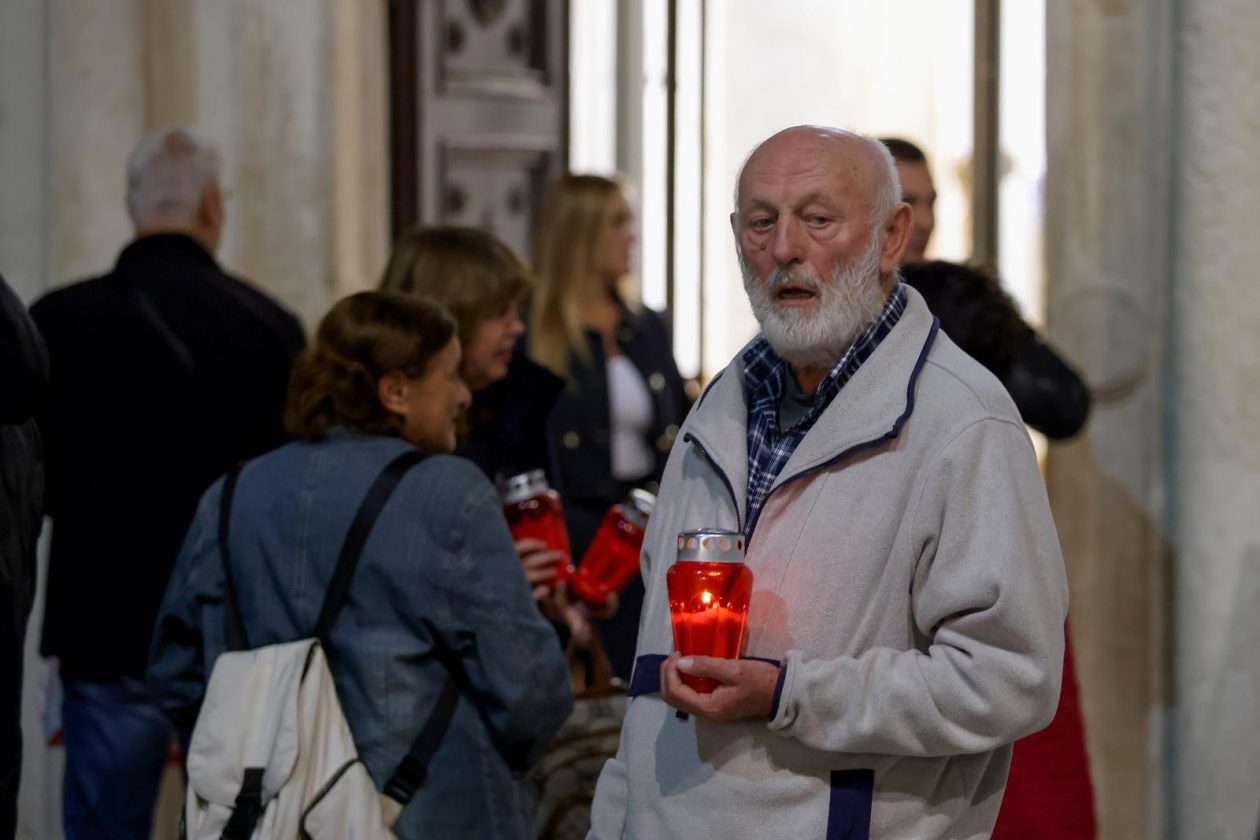 Zadar: Polaganje svijeća i vijenca na spomeniku poginulim braniteljima