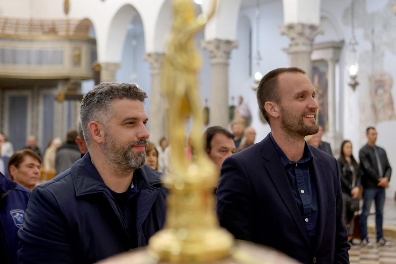 Zadar: Polaganje svijeća i vijenca na spomeniku poginulim braniteljima