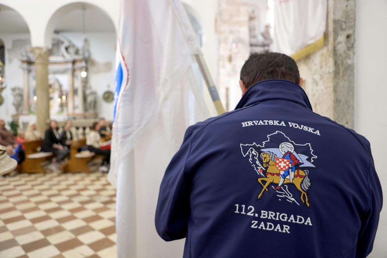 Zadar: Polaganje svijeća i vijenca na spomeniku poginulim braniteljima