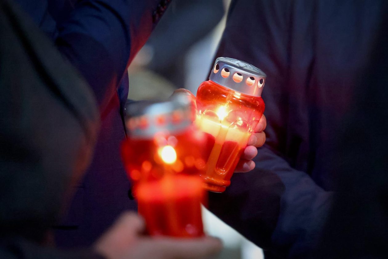 Zadar: Polaganje svijeća i vijenca na spomeniku poginulim braniteljima