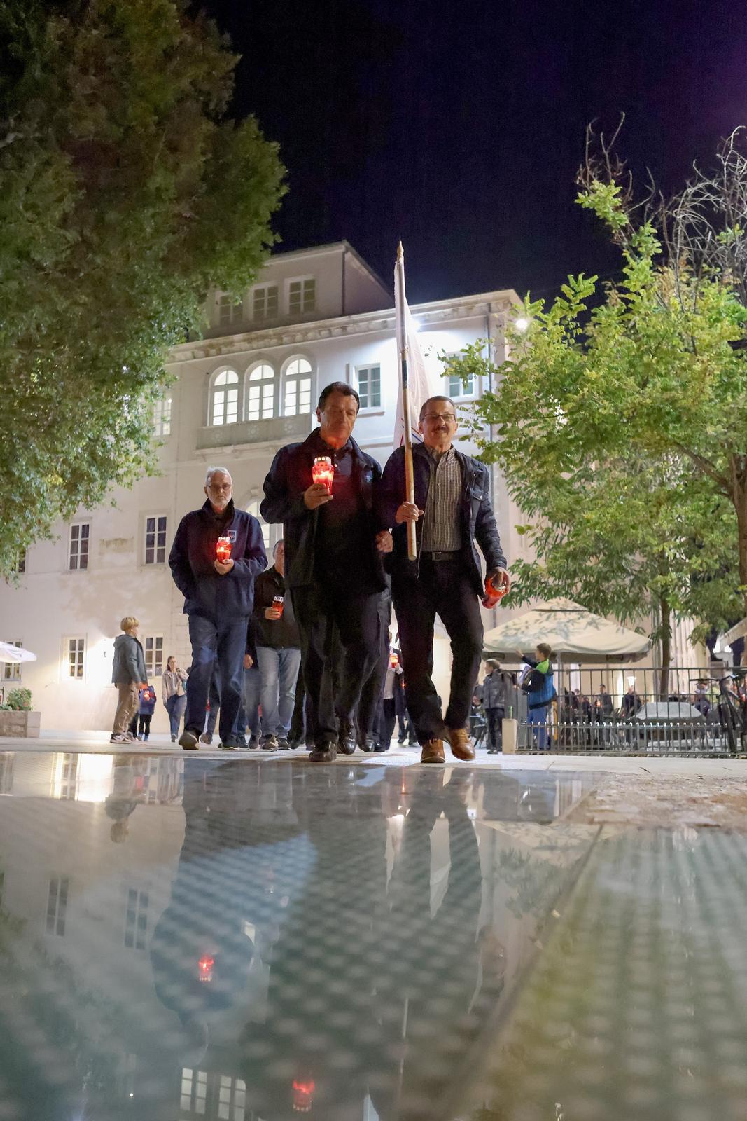 Zadar: Polaganje svijeća i vijenca na spomeniku poginulim braniteljima