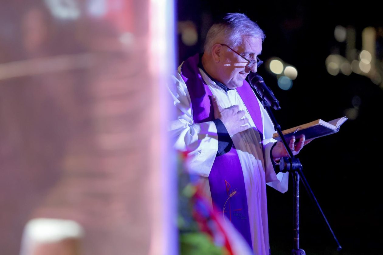 Zadar: Polaganje svijeća i vijenca na spomeniku poginulim braniteljima