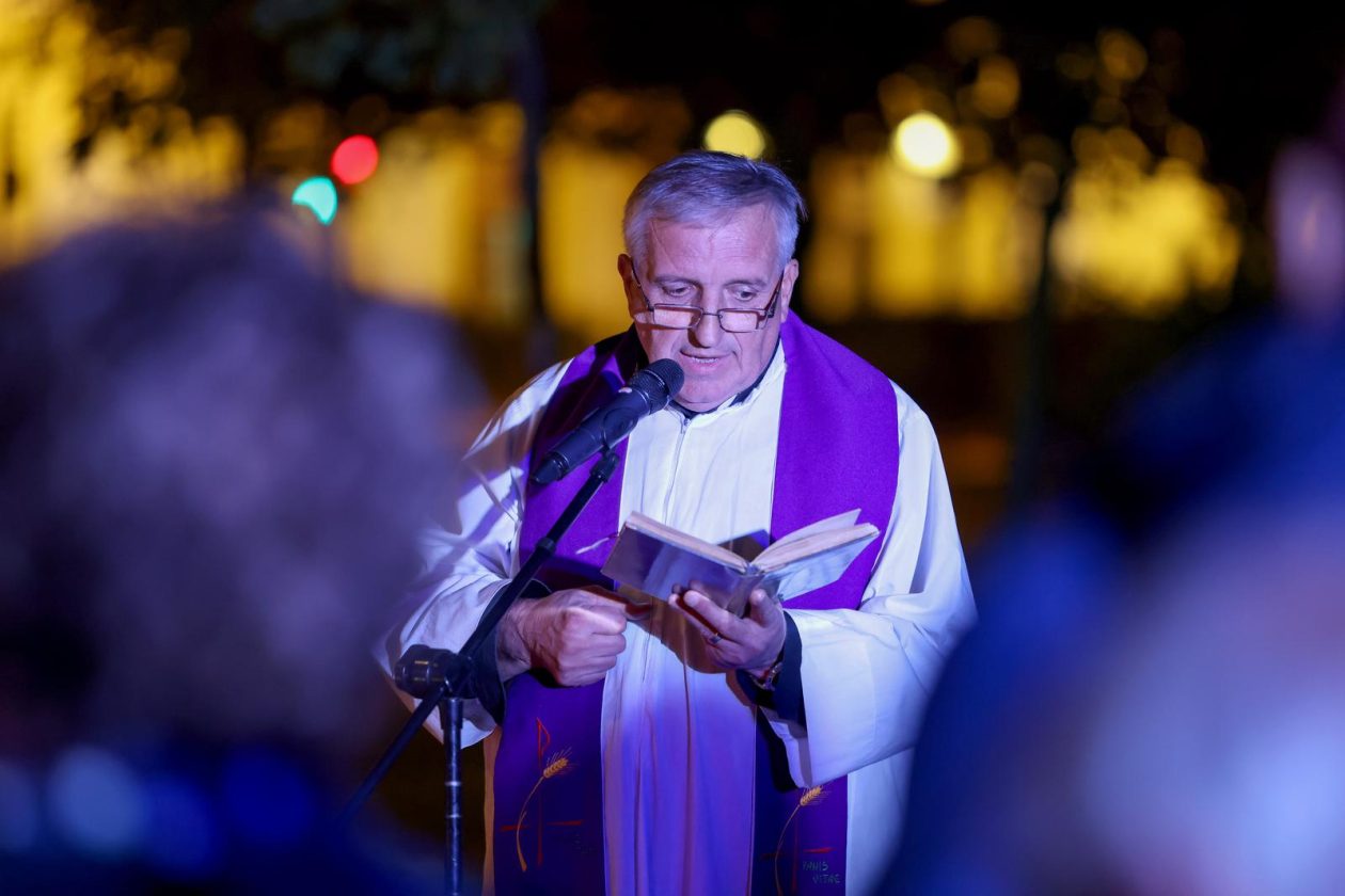 Zadar: Polaganje svijeća i vijenca na spomeniku poginulim braniteljima