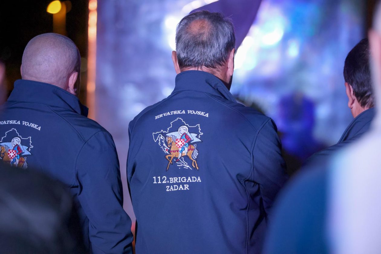 Zadar: Polaganje svijeća i vijenca na spomeniku poginulim braniteljima