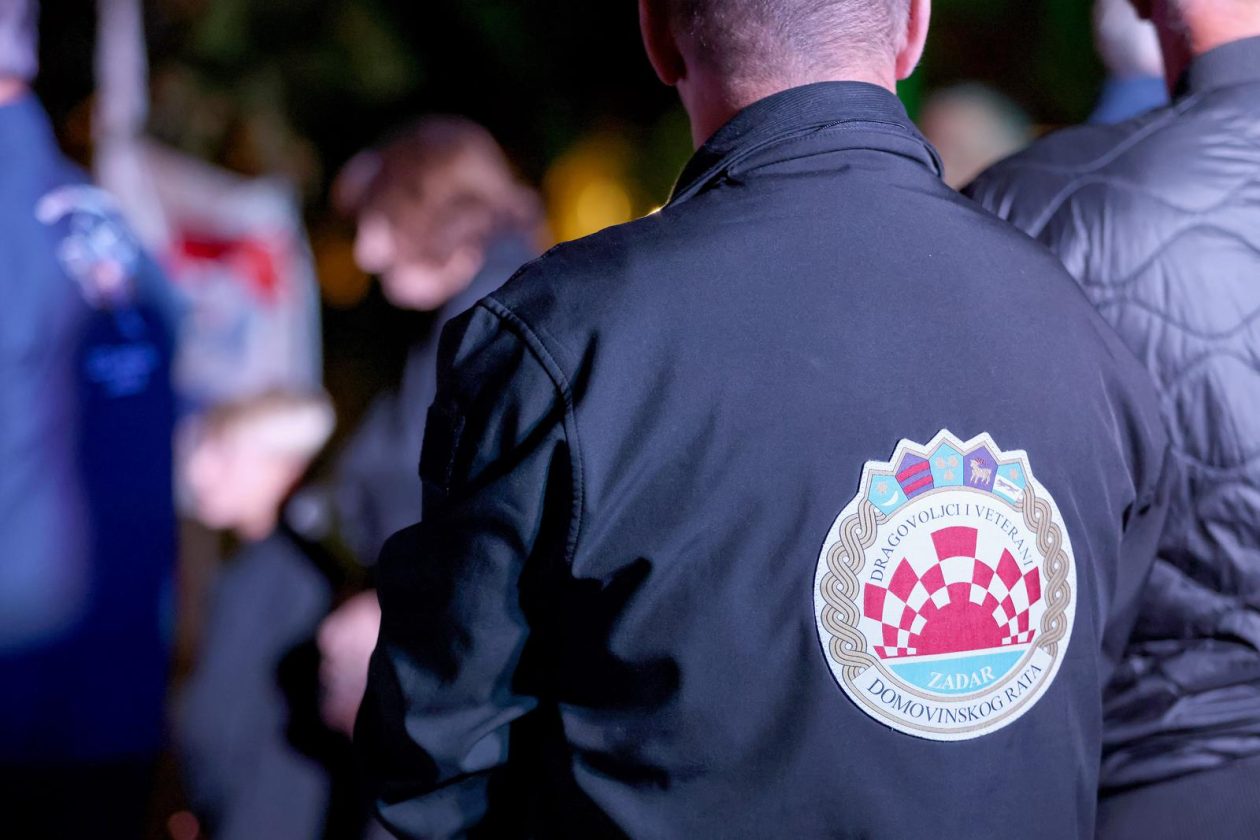 Zadar: Polaganje svijeća i vijenca na spomeniku poginulim braniteljima