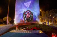Zadar: Polaganje svijeća i vijenca na spomeniku poginulim braniteljima
