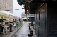 Zadar: Ugostitelji uklanjaju inventar iz adventskih kućica Zadar: Ugostitelji uklanjaju inventar iz adventskih kućica