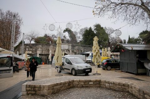 Zadar: Ugostitelji uklanjaju inventar iz adventskih kućica
