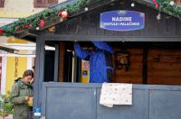 Zadar: Ugostitelji uklanjaju inventar iz adventskih kućica Zadar: Ugostitelji uklanjaju inventar iz adventskih kućica