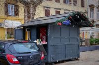Zadar: Ugostitelji uklanjaju inventar iz adventskih kućica Zadar: Ugostitelji uklanjaju inventar iz adventskih kućica