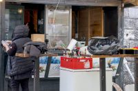 Zadar: Ugostitelji uklanjaju inventar iz adventskih kućica Zadar: Ugostitelji uklanjaju inventar iz adventskih kućica