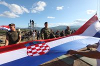 Knin: Na  tvrđavi podignuta hrvatska zastava