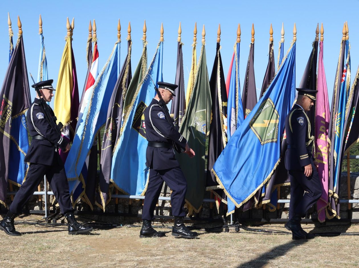 Knin: Na  tvrđavi podignuta hrvatska zastava