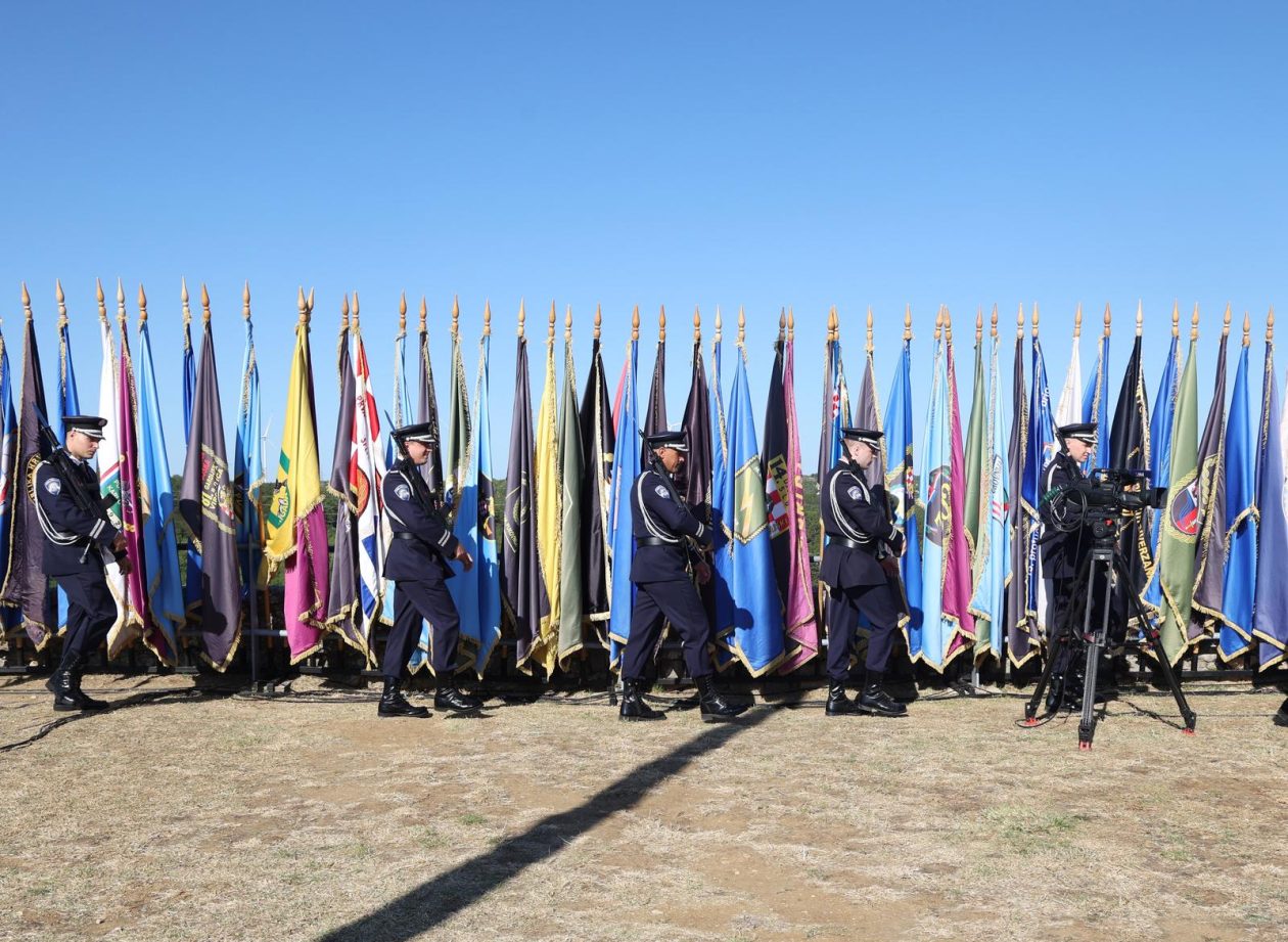 Knin: Na  tvrđavi podignuta hrvatska zastava