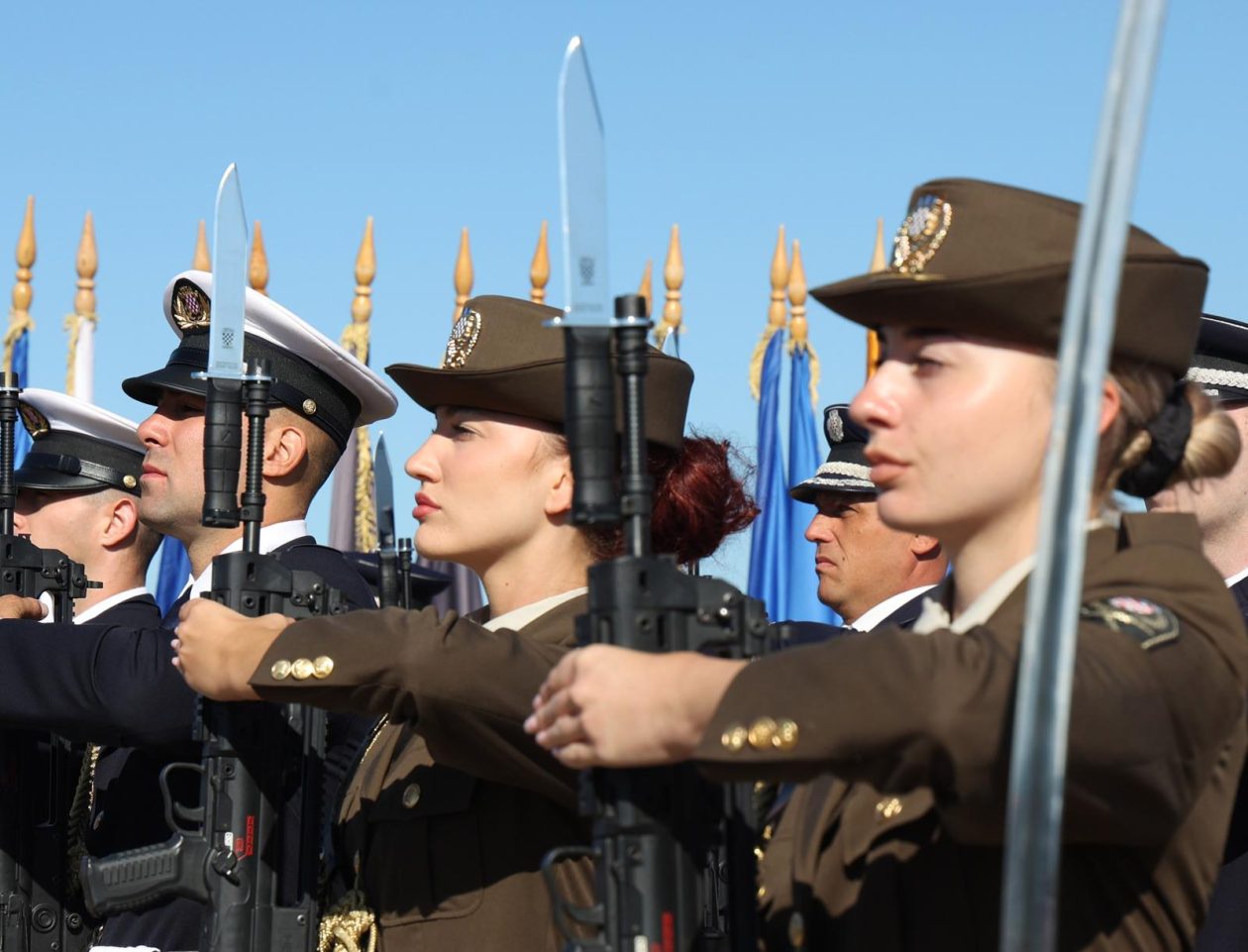 Knin: Na  tvrđavi podignuta hrvatska zastava