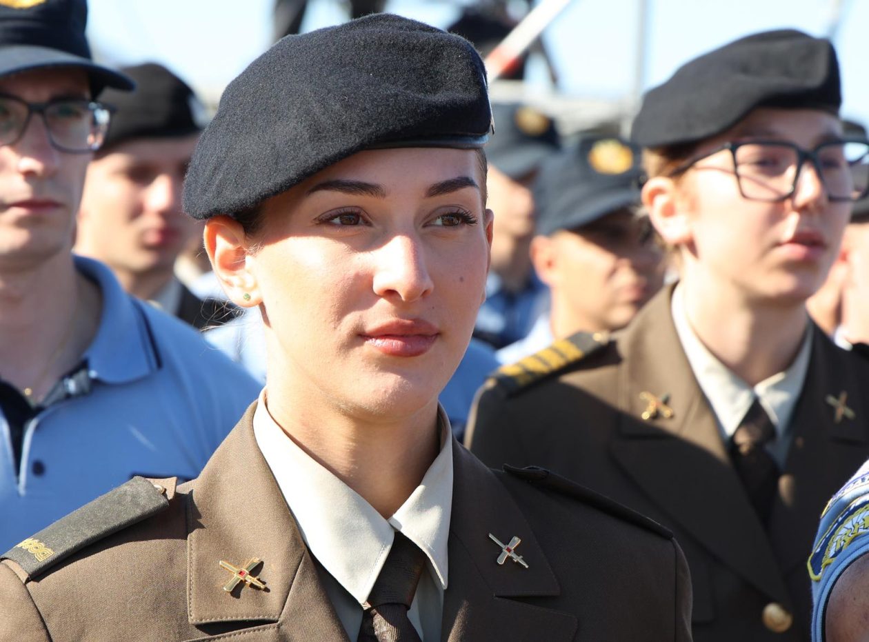 Knin: Na  tvrđavi podignuta hrvatska zastava