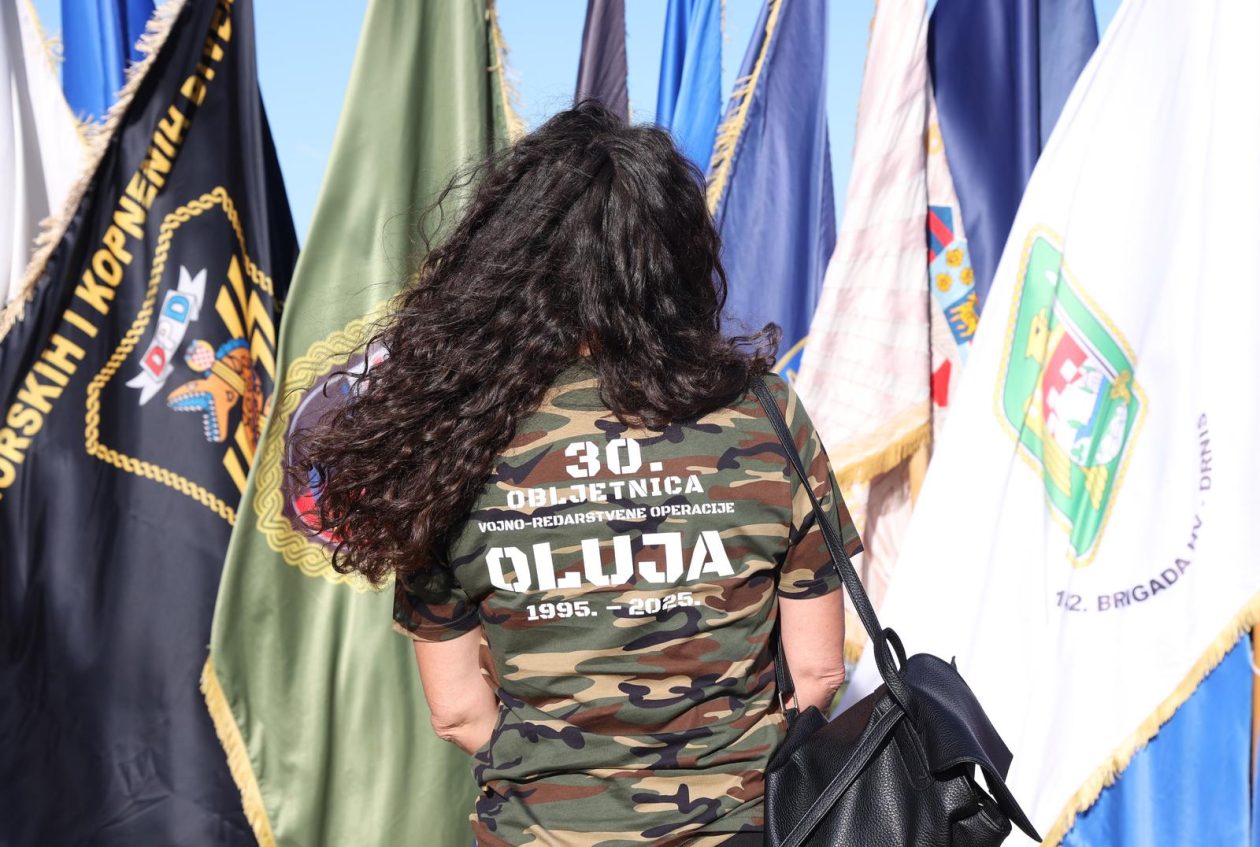 Knin: Na  tvrđavi podignuta hrvatska zastava