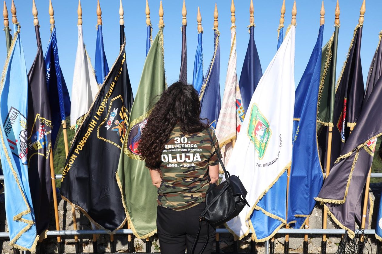 Knin: Na  tvrđavi podignuta hrvatska zastava